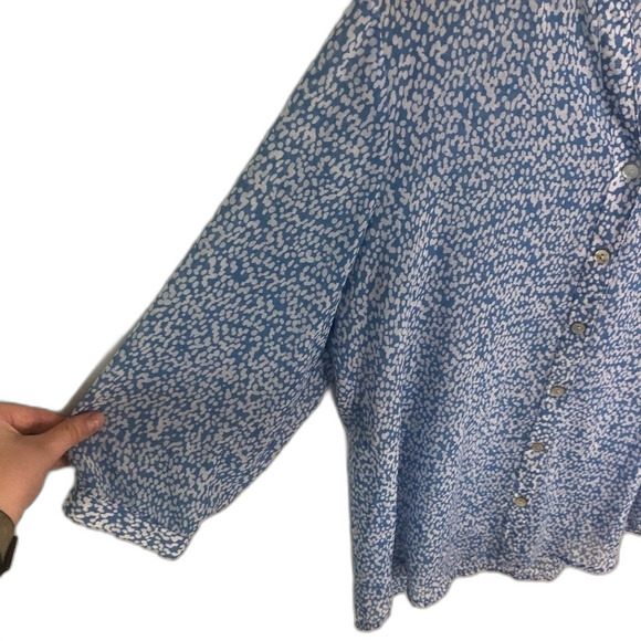 Chico’s Dotted Button-Up Blouse Size Medium - Picture 5 of 11